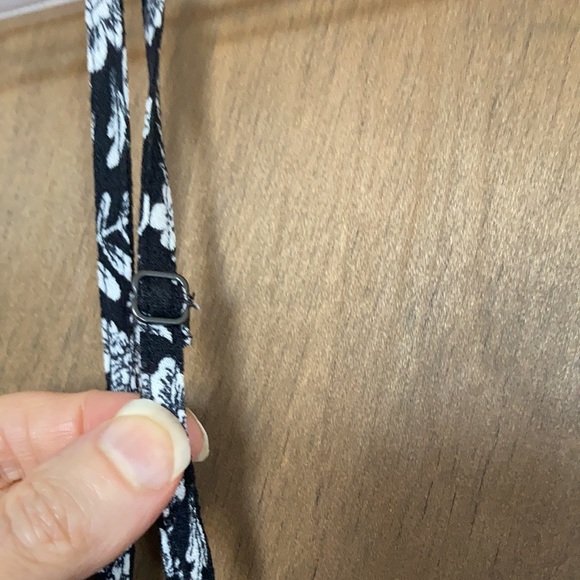 So floral print cropped cinch waist tank black white floral L or XL jrs - Picture 9 of 17